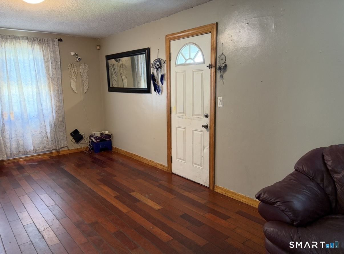 4-6 New Hampshire Dr Drive New Britain CT 06052