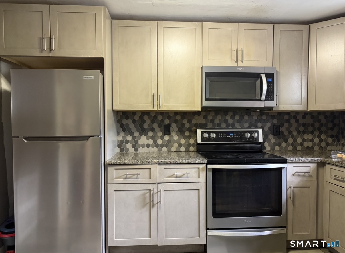 4-6 New Hampshire Dr Drive New Britain CT 06052