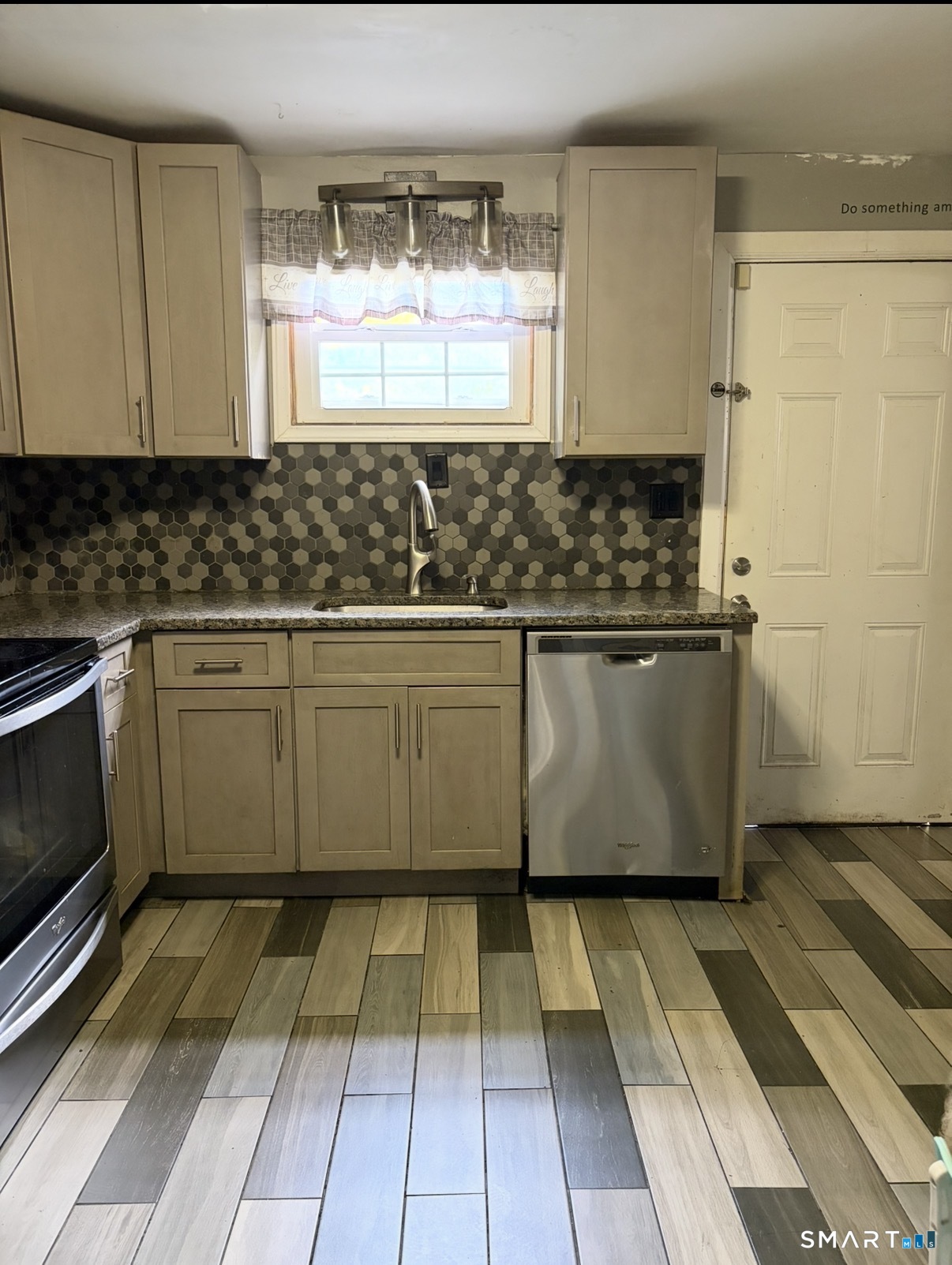 4-6 New Hampshire Dr Drive New Britain CT 06052