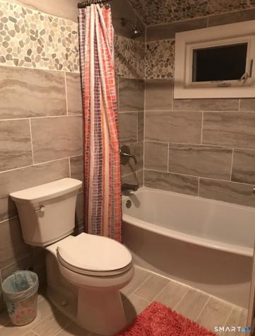 4-6 New Hampshire Dr Drive New Britain CT 06052
