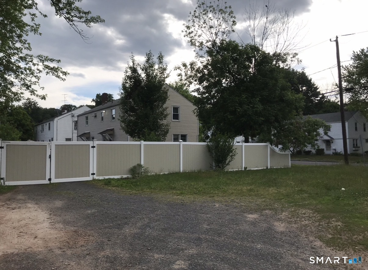 4-6 New Hampshire Dr Drive New Britain CT 06052