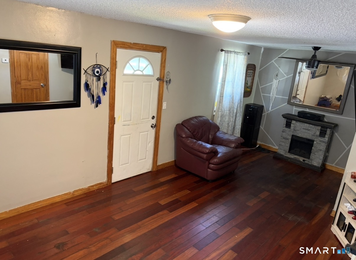 4-6 New Hampshire Dr Drive New Britain CT 06052