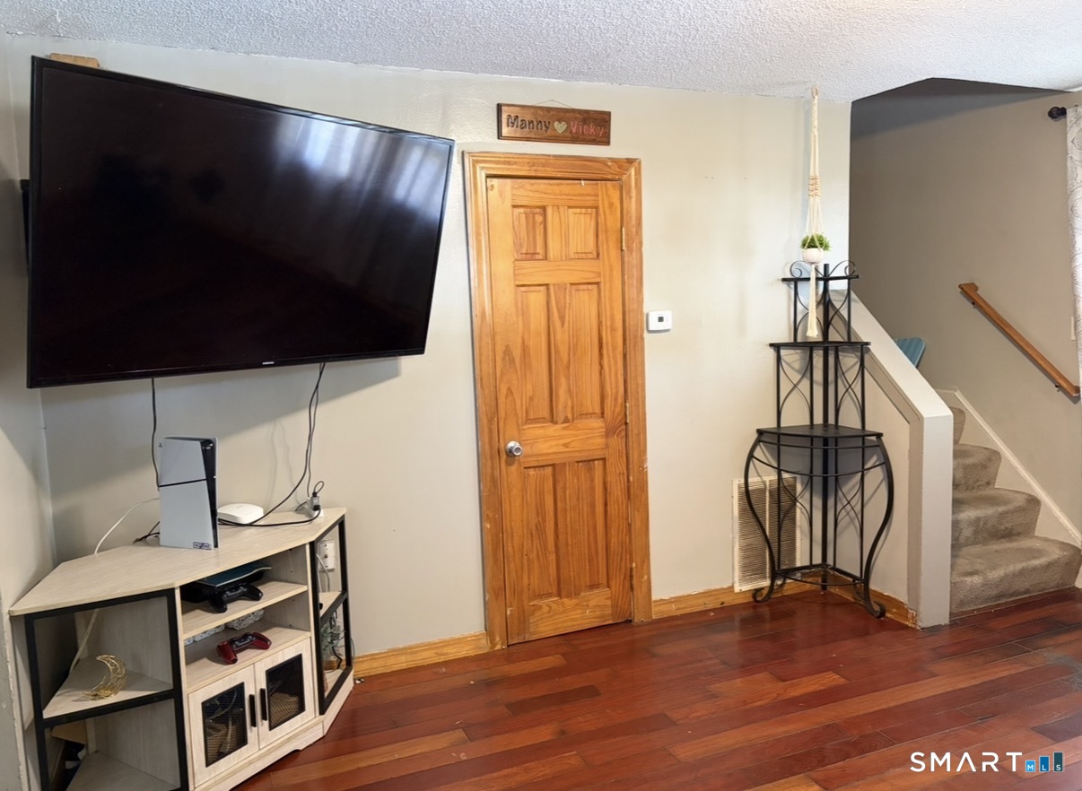 4-6 New Hampshire Dr Drive New Britain CT 06052