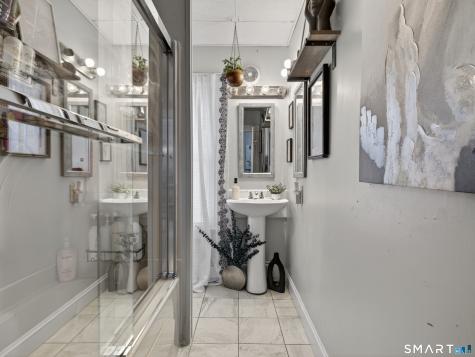 13 Alger Street New London CT 06320