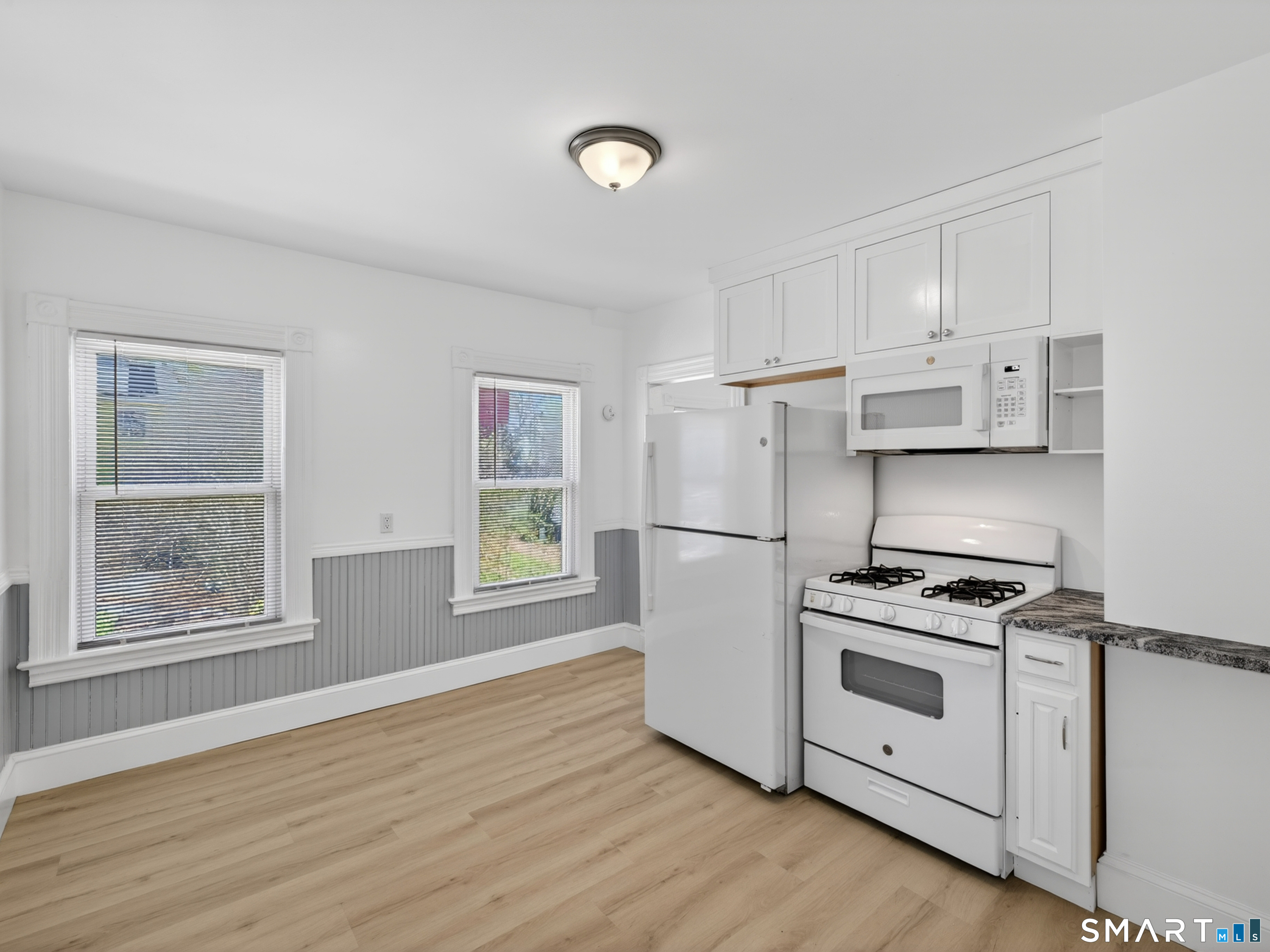 13 Alger Street New London CT 06320