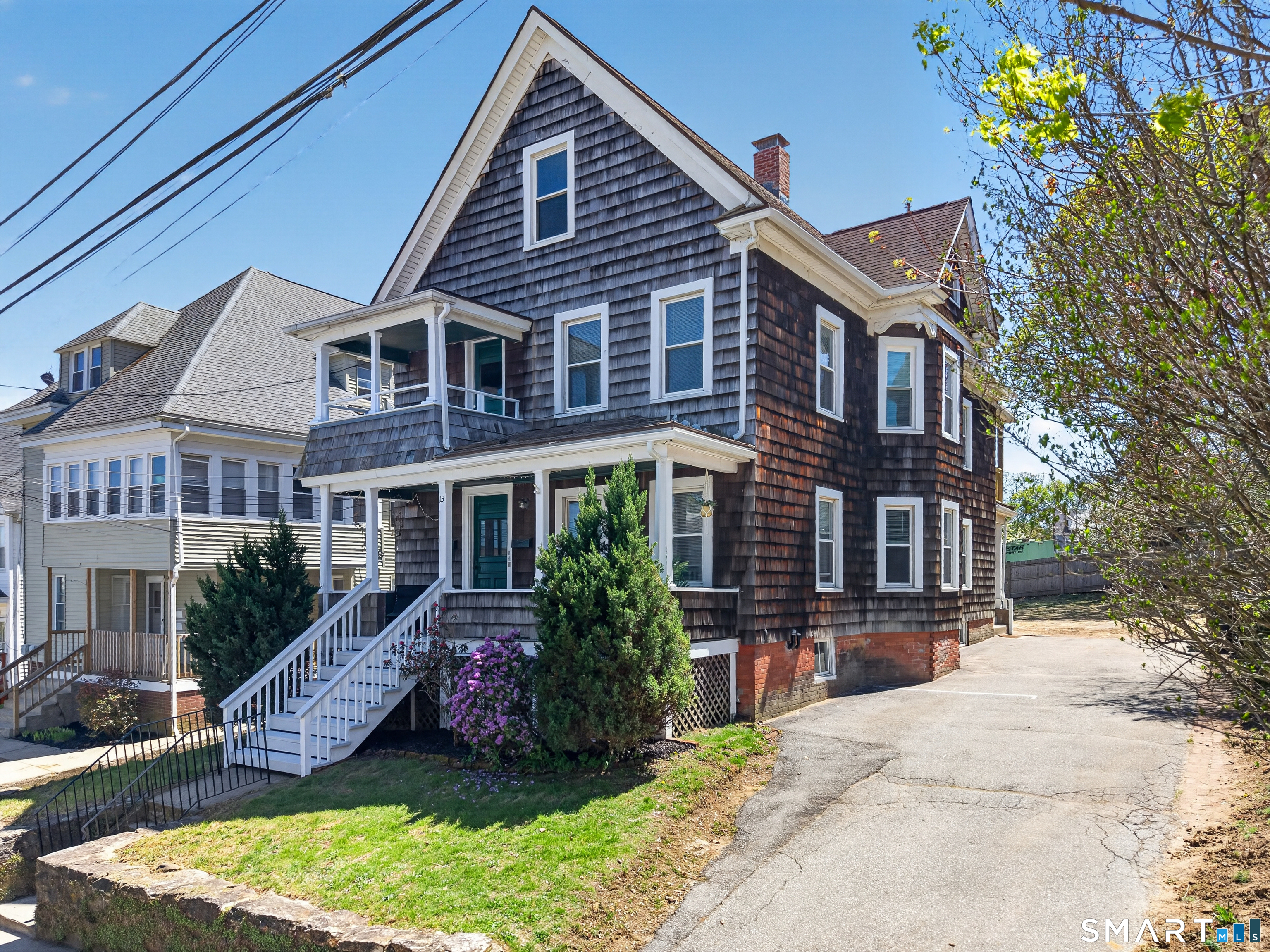 13 Alger Street New London CT 06320
