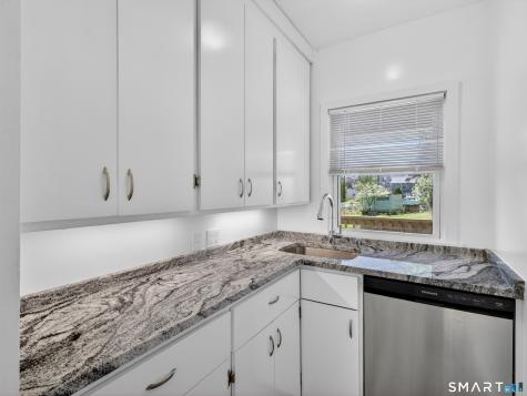 13 Alger Street New London CT 06320