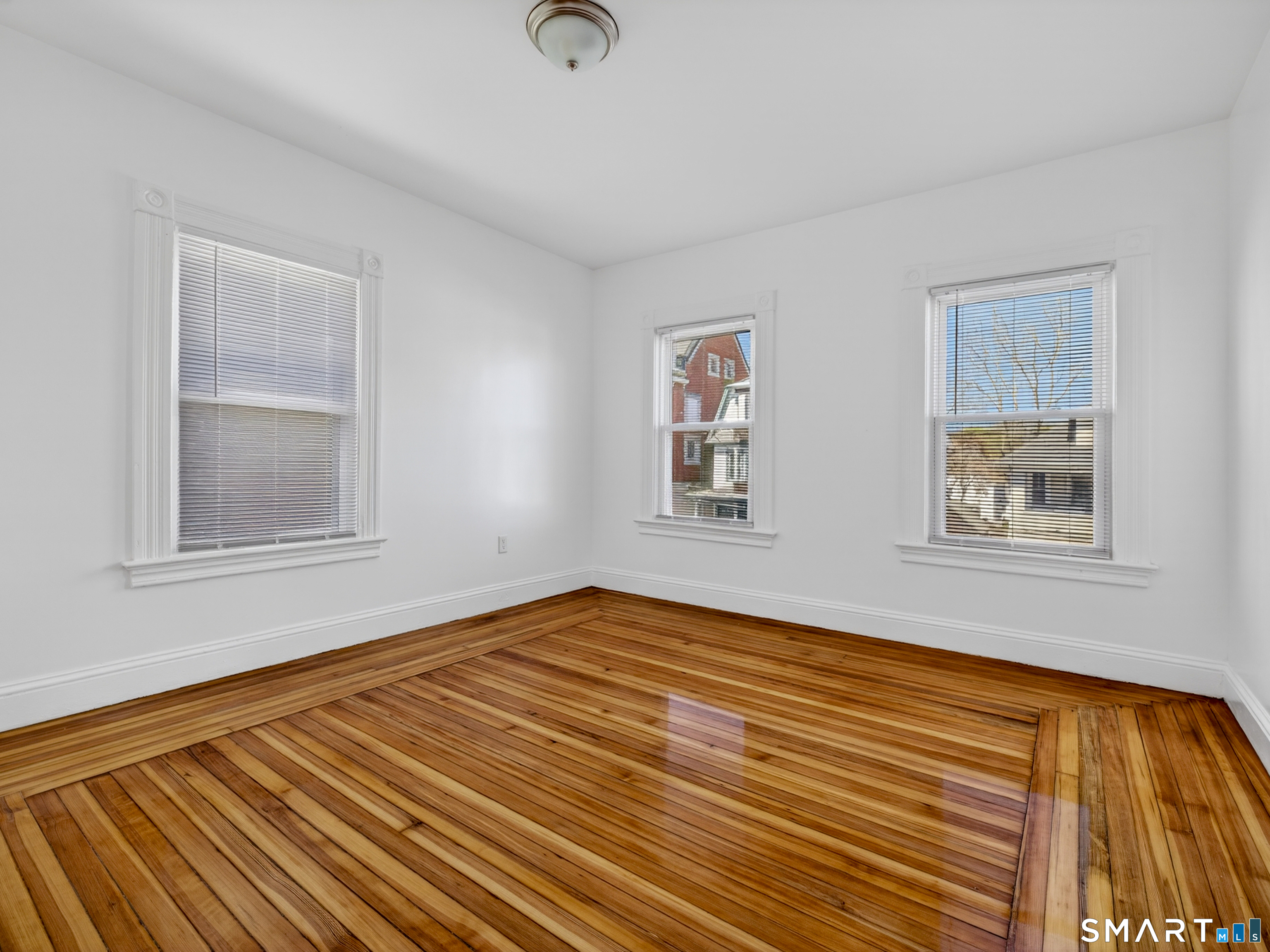 13 Alger Street New London CT 06320