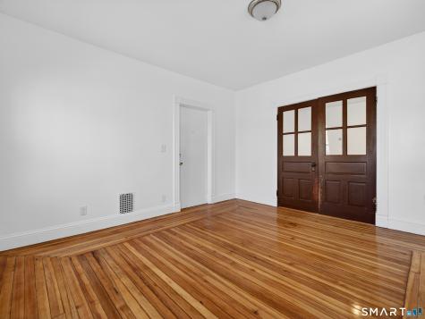 13 Alger Street New London CT 06320