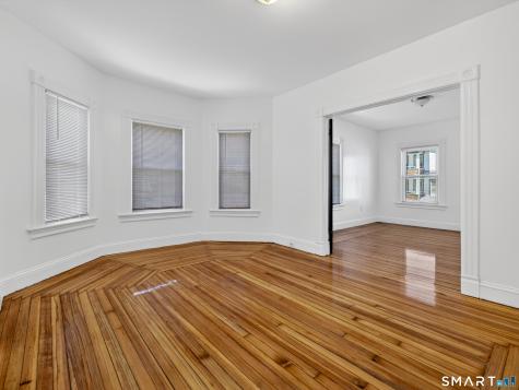 13 Alger Street New London CT 06320