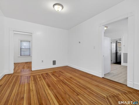 13 Alger Street New London CT 06320
