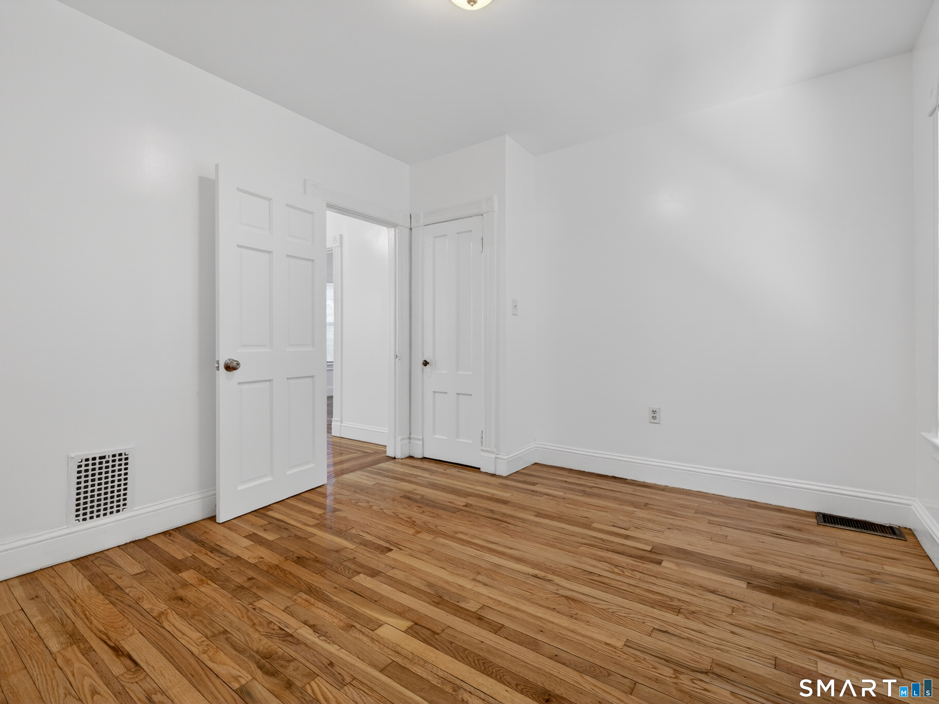 13 Alger Street New London CT 06320