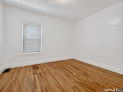 13 Alger Street New London CT 06320