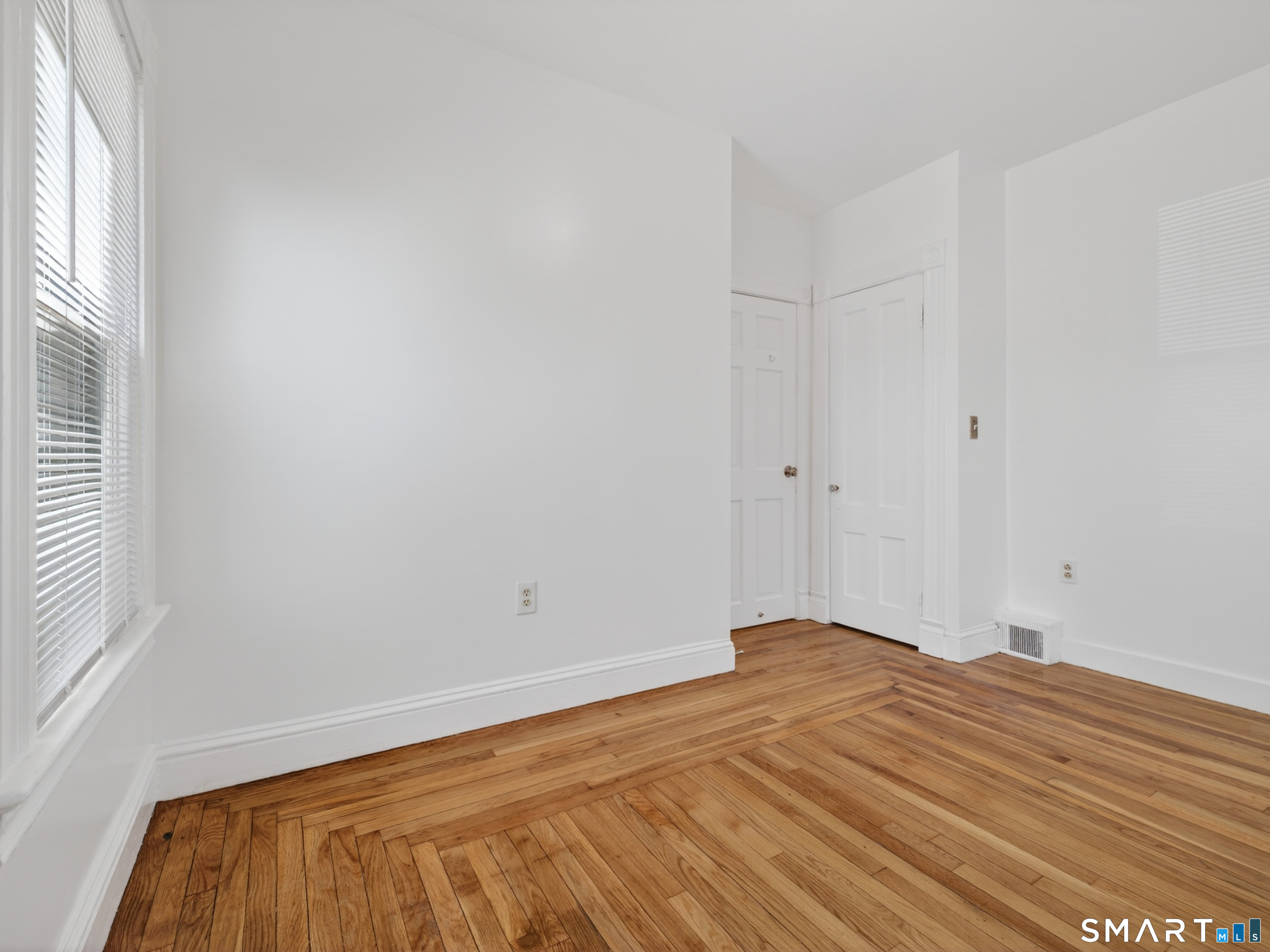 13 Alger Street New London CT 06320