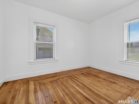 13 Alger Street New London CT 06320