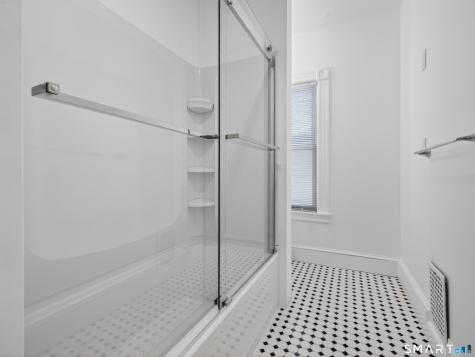 13 Alger Street New London CT 06320