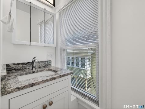 13 Alger Street New London CT 06320