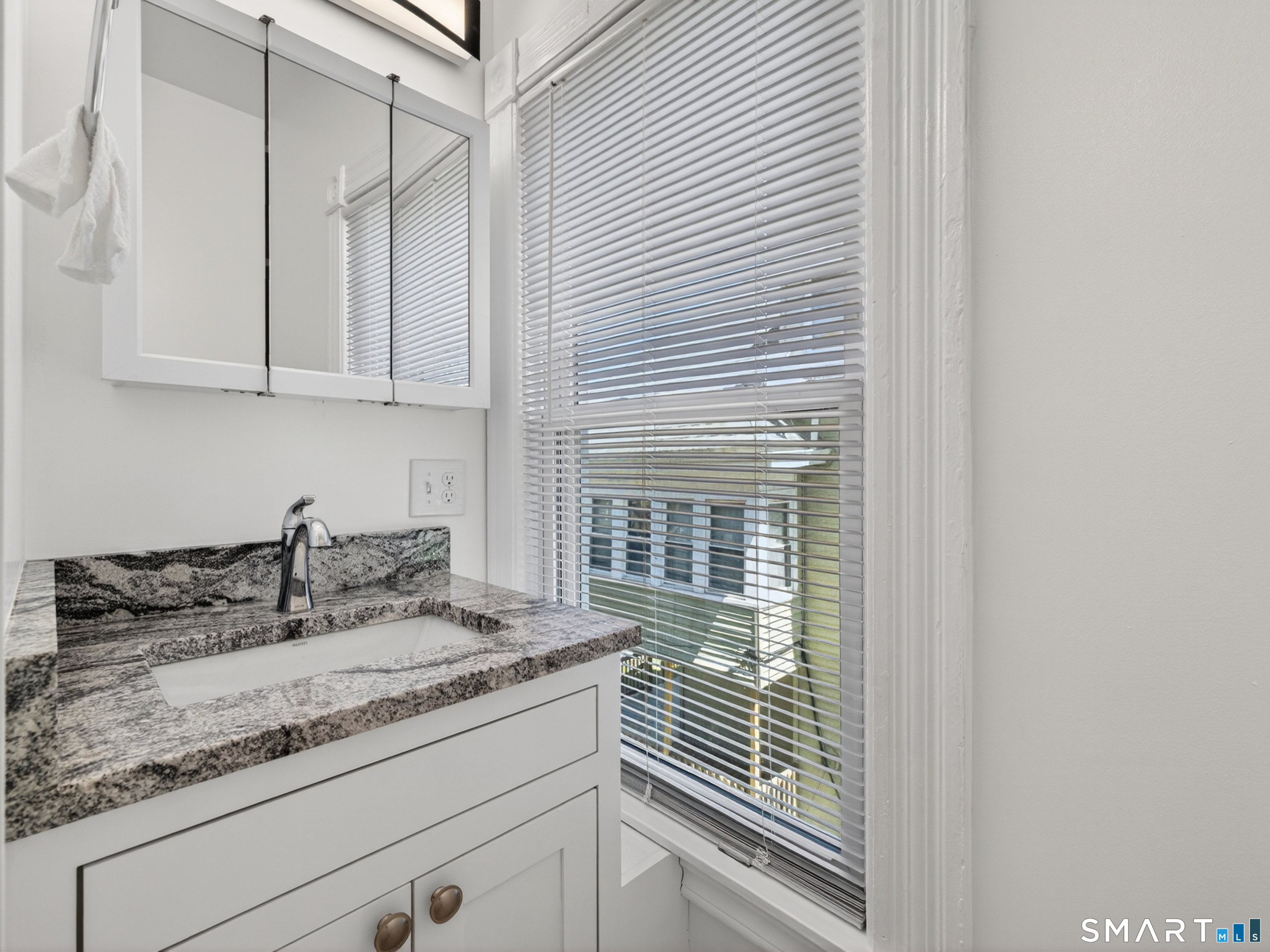 13 Alger Street New London CT 06320