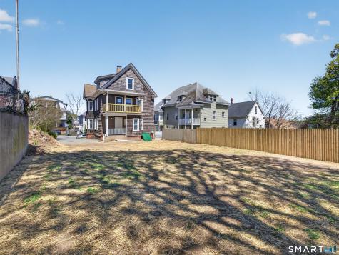 13 Alger Street New London CT 06320