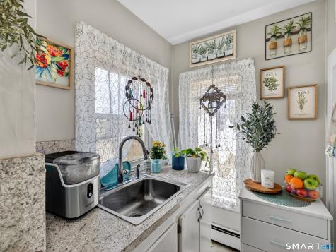 13 Alger Street New London CT 06320
