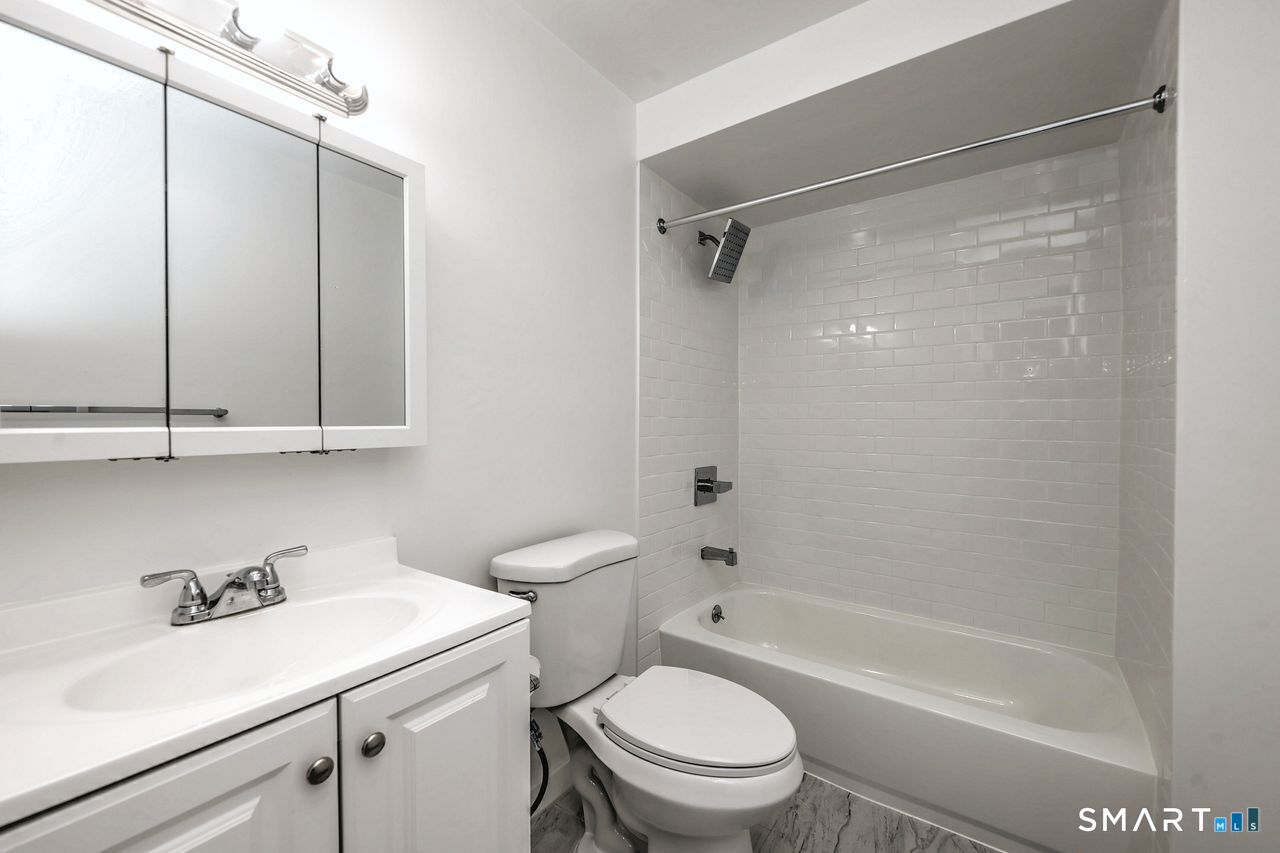 4 Oak Street Derby CT 06418