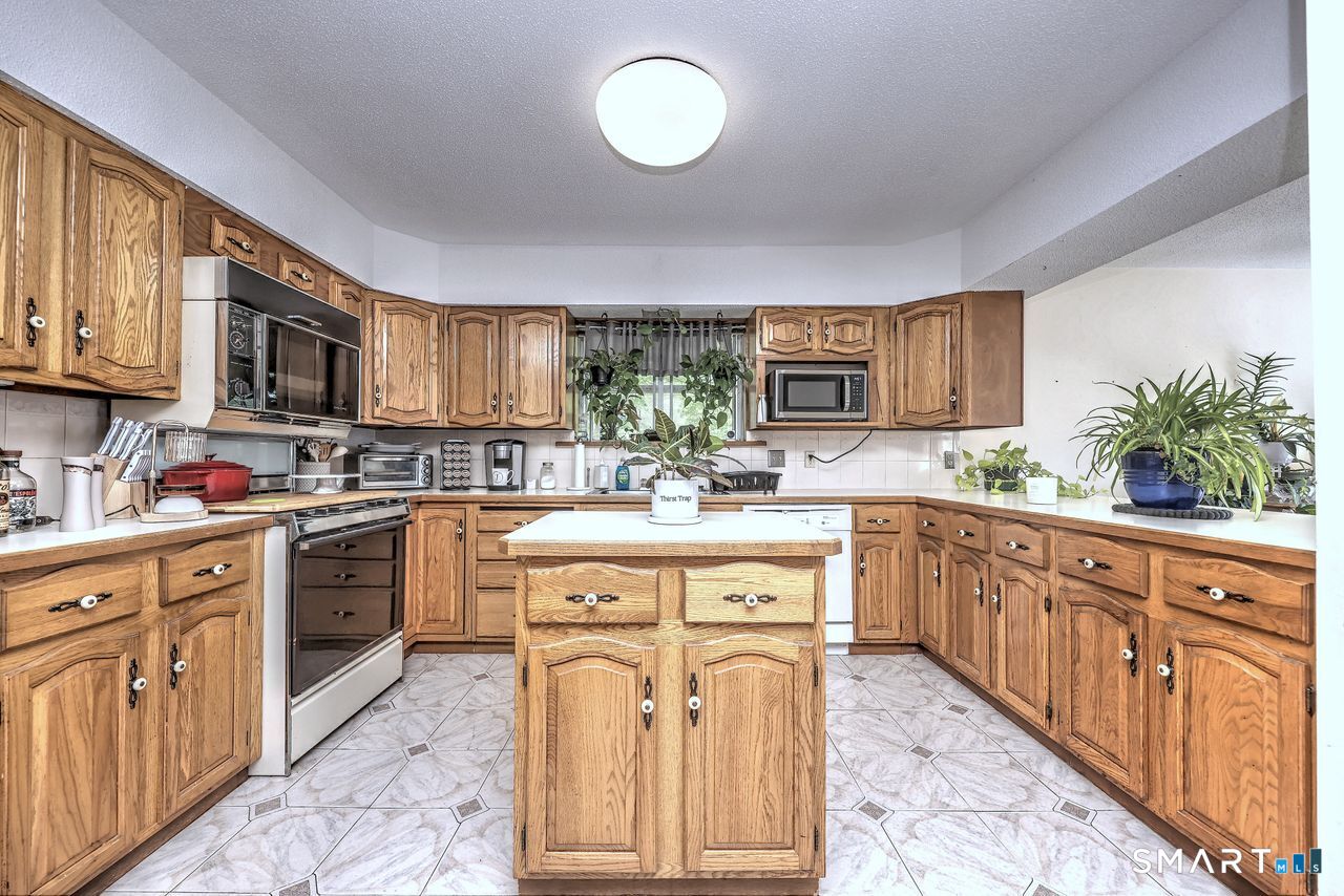 4 Oak Street Derby CT 06418