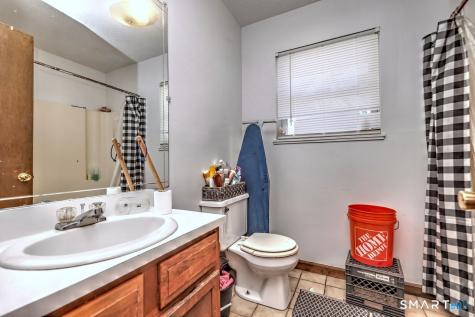 4 Oak Street Derby CT 06418