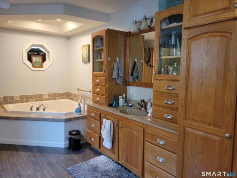 28 Cliff Road Ledyard CT 06339