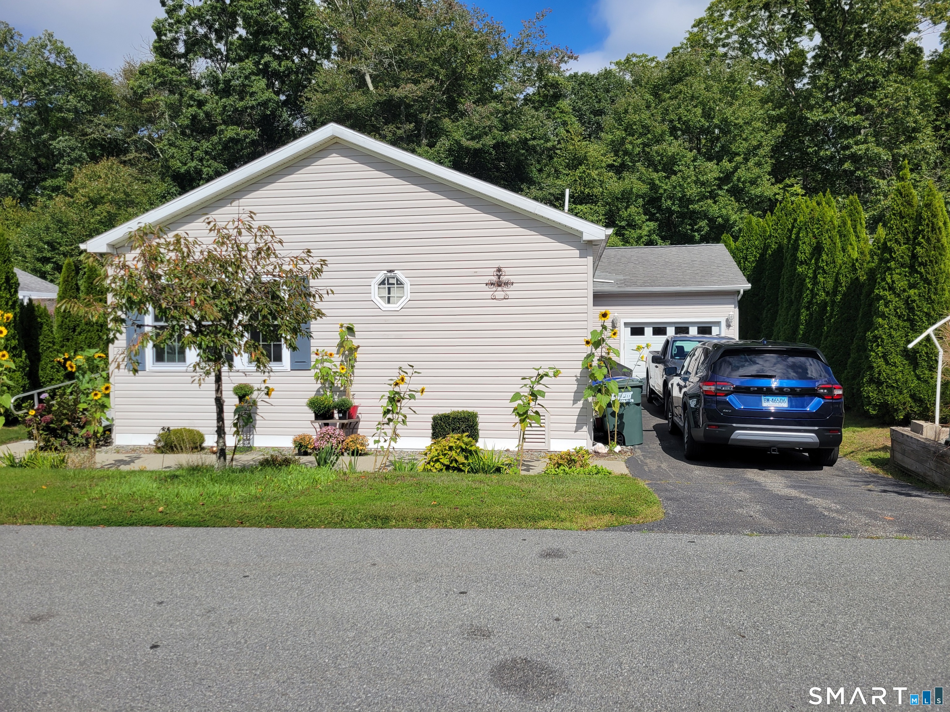28 Cliff Road Ledyard CT 06339