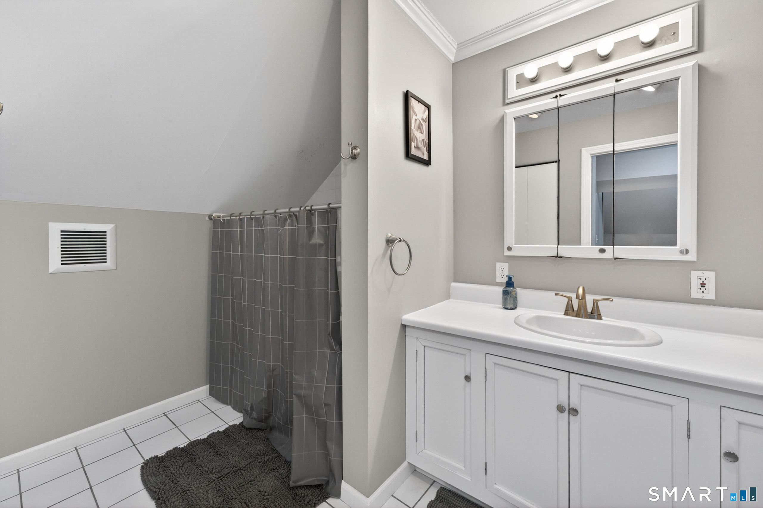 745 Montauk Avenue New London CT 06320