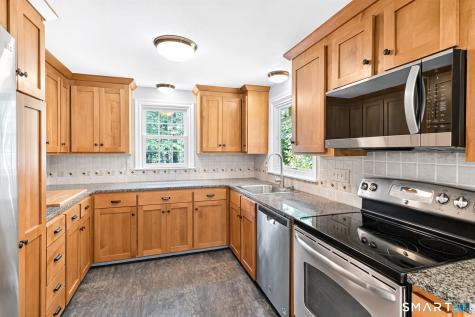 21 Musket Trail Simsbury CT 06070