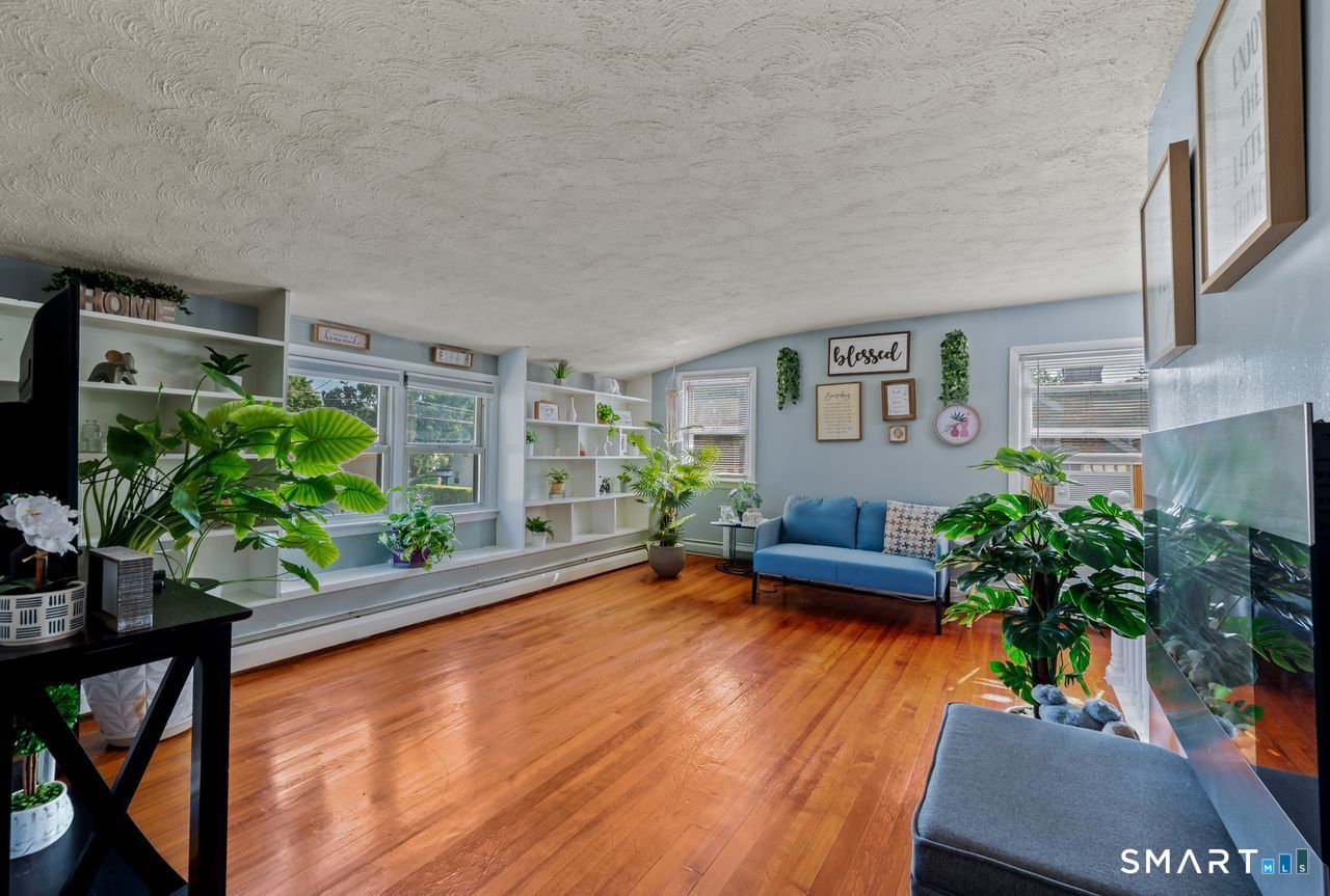 72 Linnmore Drive Manchester CT 06040