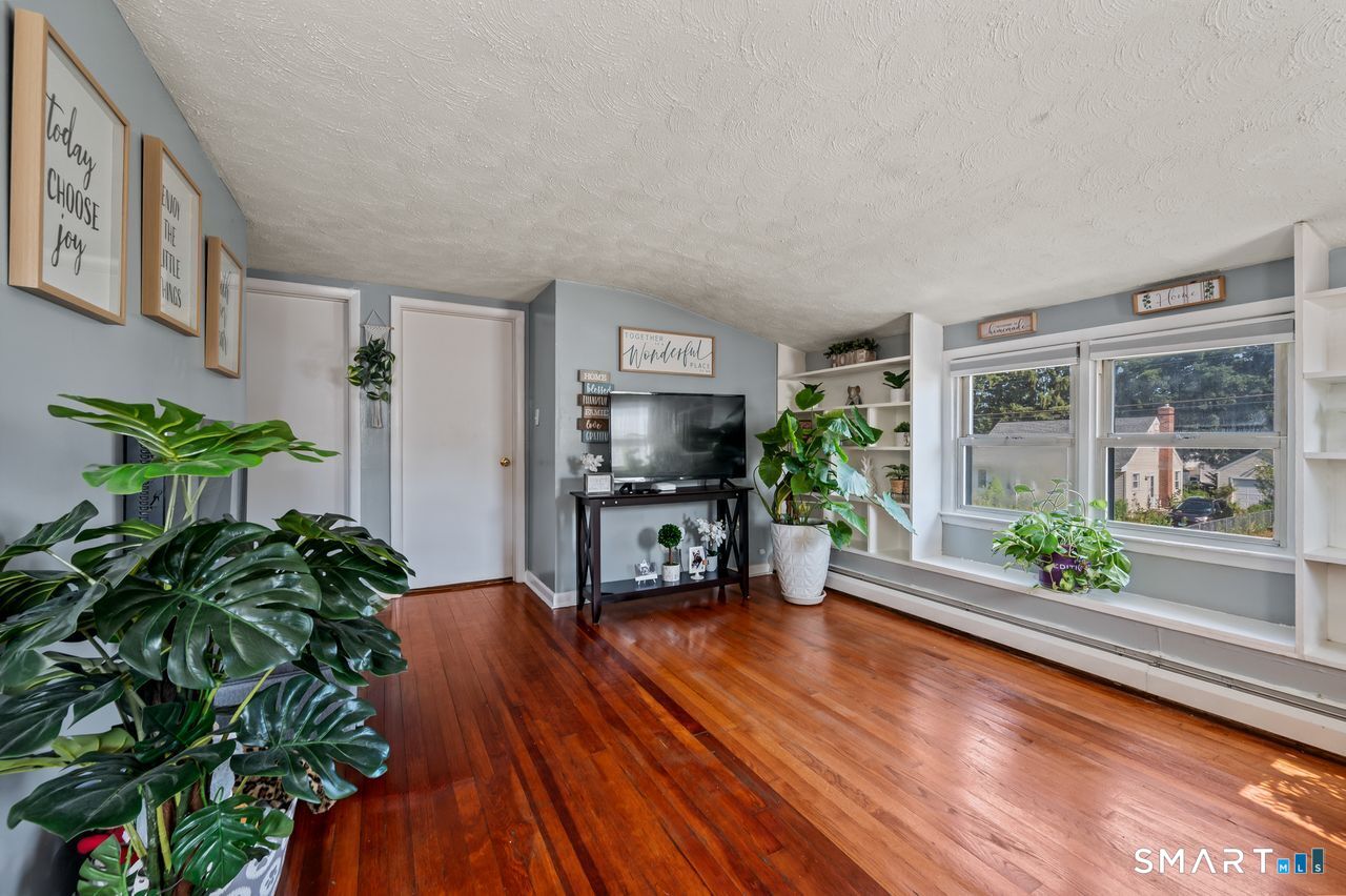 72 Linnmore Drive Manchester CT 06040