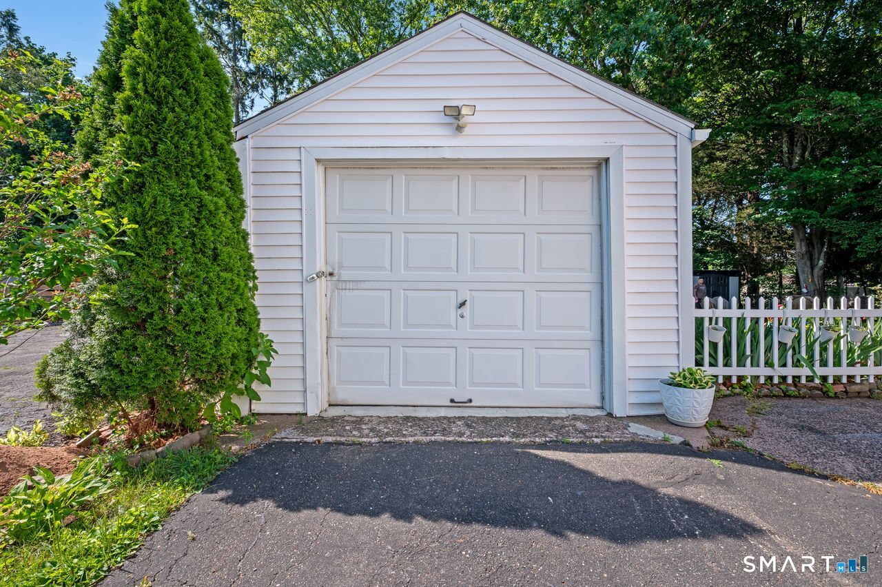 72 Linnmore Drive Manchester CT 06040