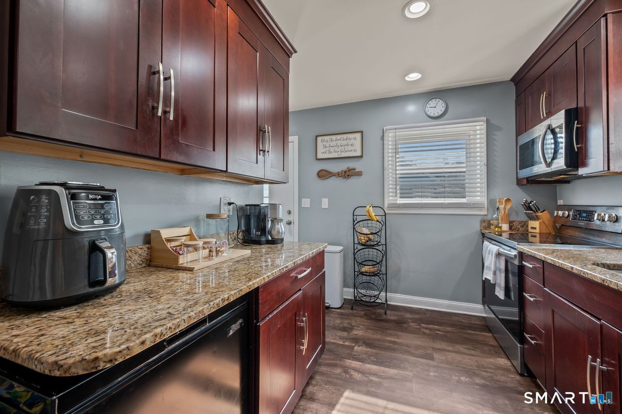 72 Linnmore Drive Manchester CT 06040