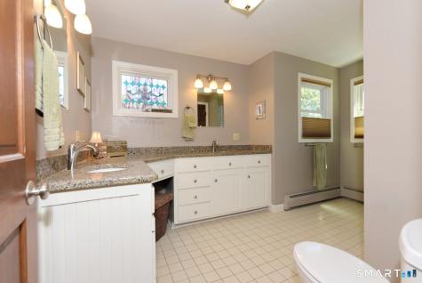 4 Sears Place East Hampton CT 06424