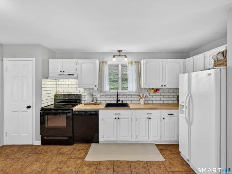 599 Durham Road Guilford CT 06437