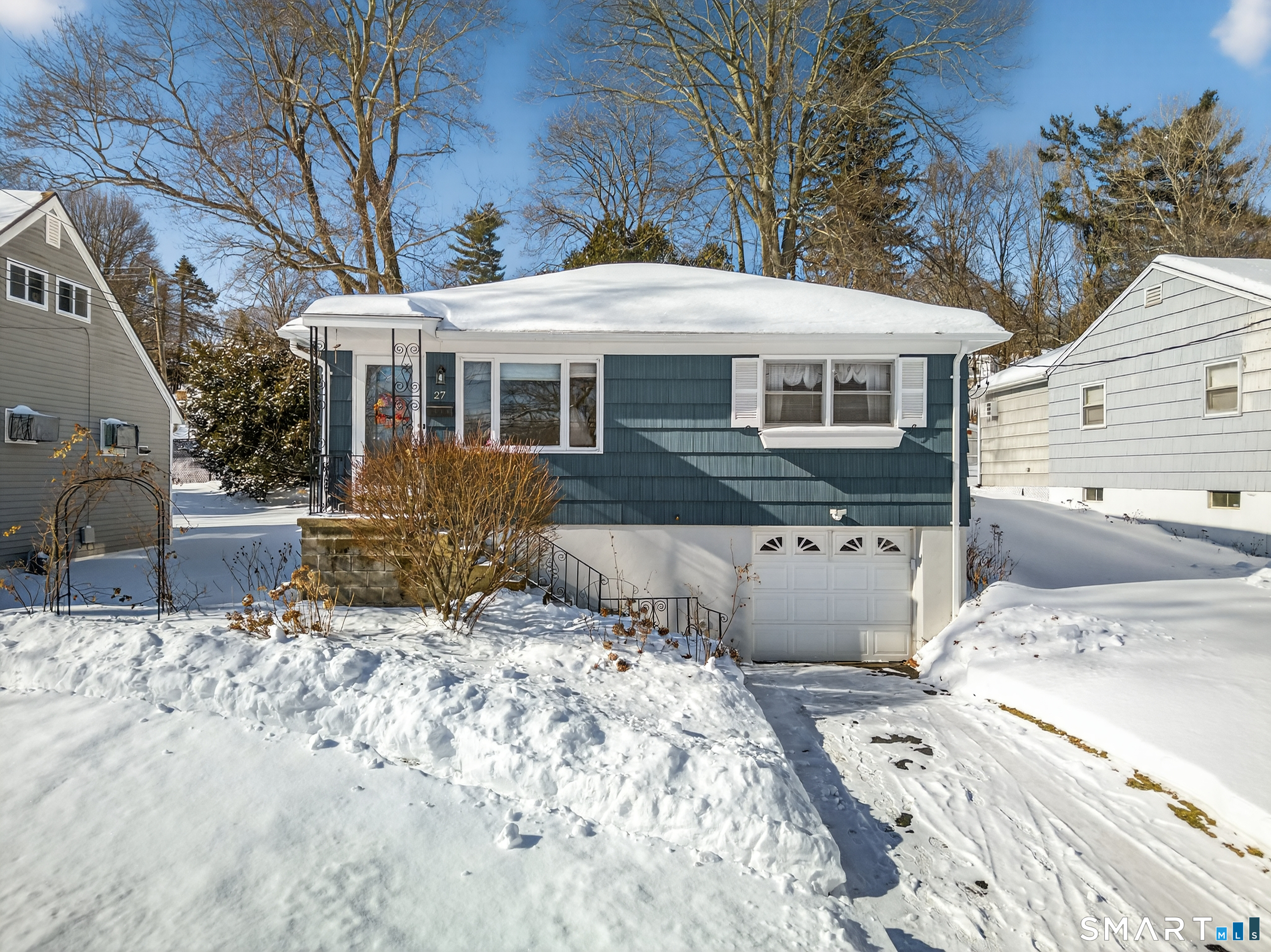27 Robinwood Road Waterbury CT 06708