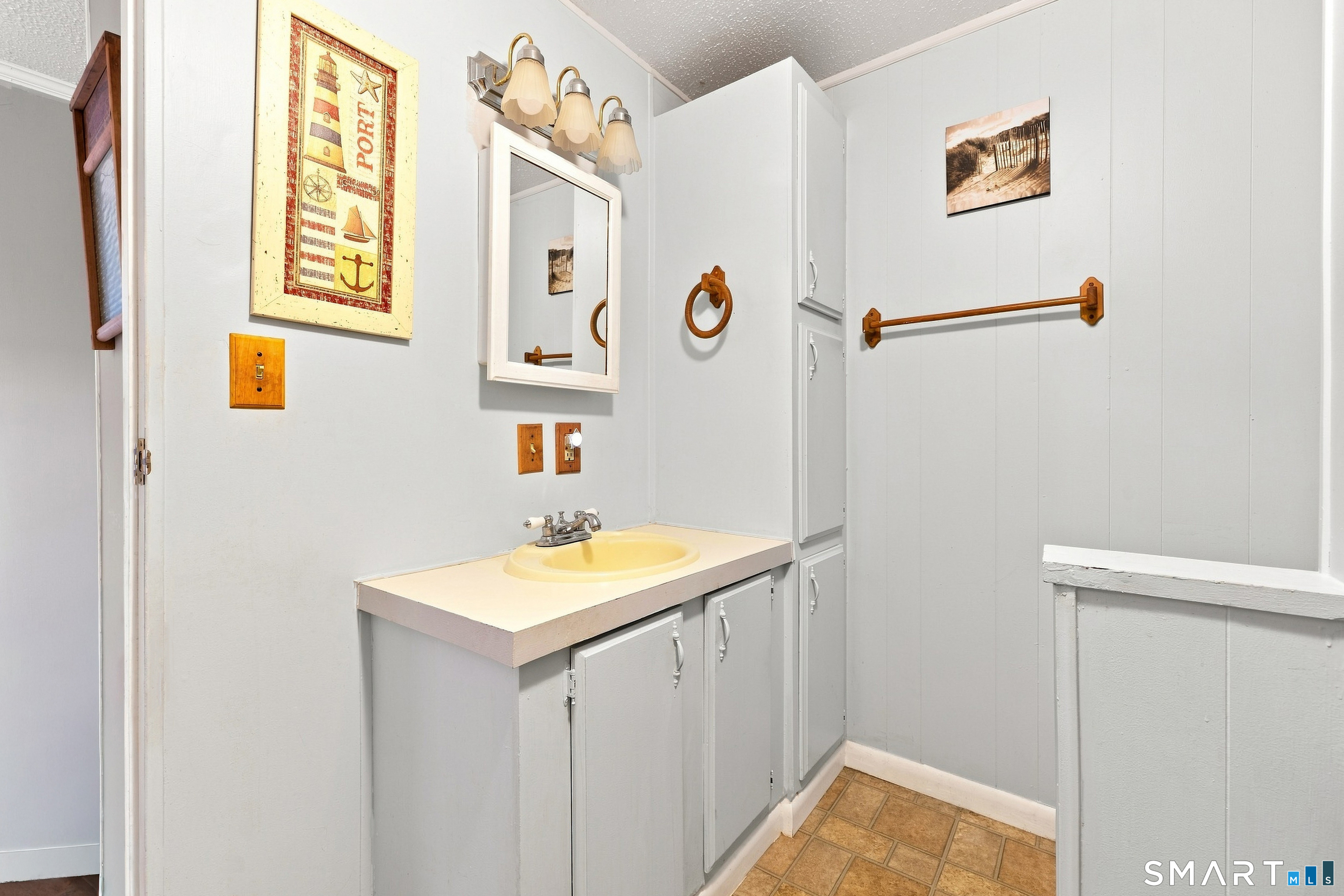 28 Woodland Park Shelton CT 06484