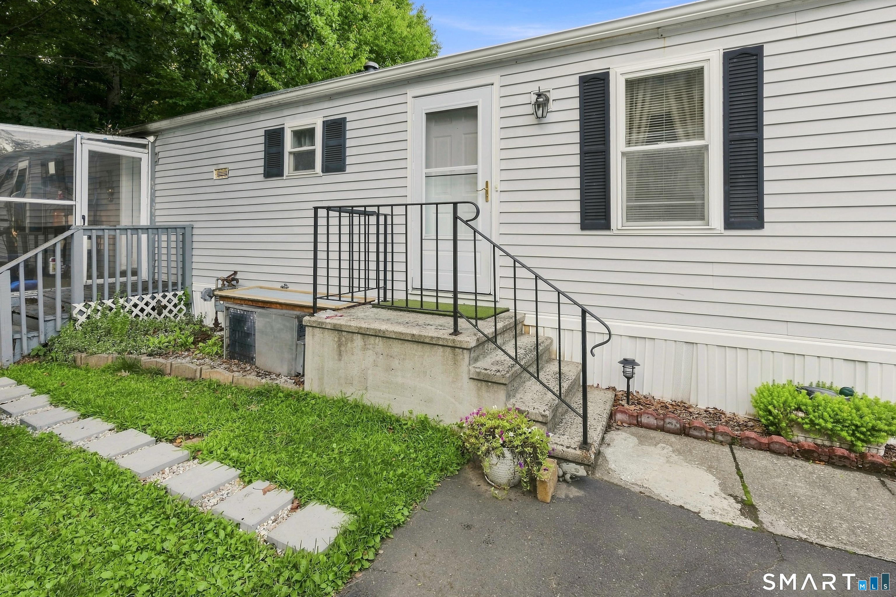 28 Woodland Park Shelton CT 06484