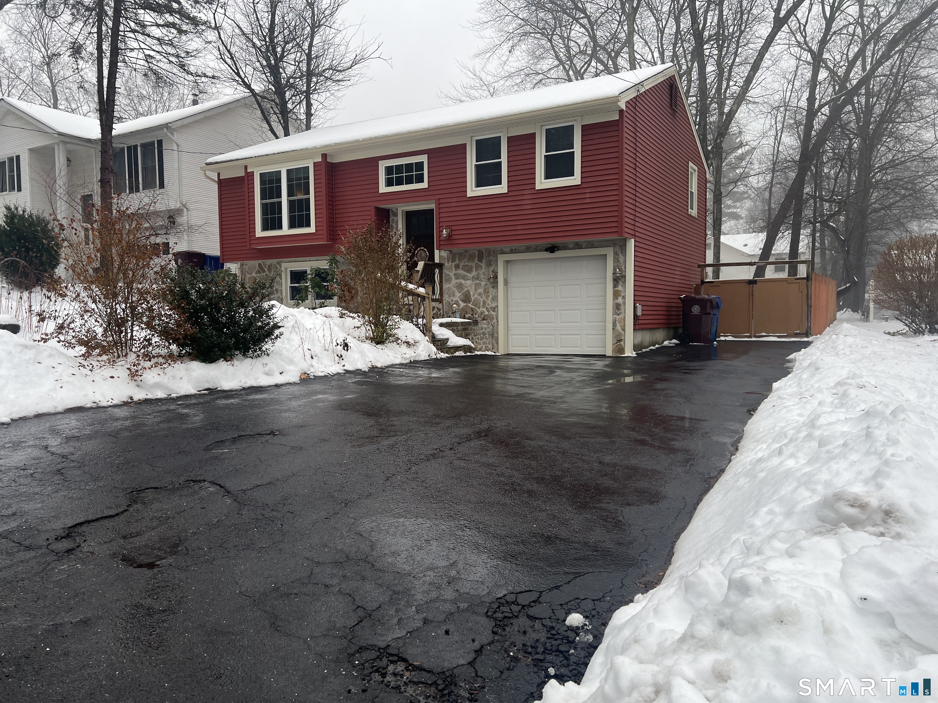 61 Litchfield Road Farmington CT 06085