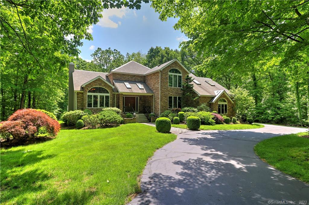 16 Coachman Lane Bethany CT 06524