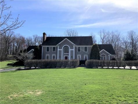 24 Merlins Lane Newtown CT 06470
