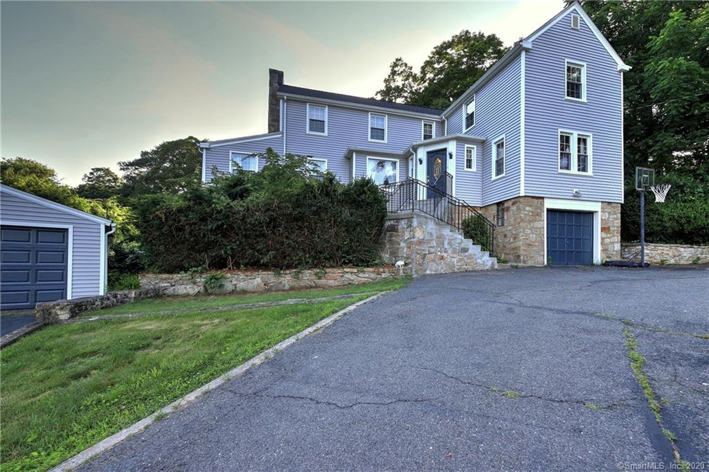 1975 Huntington Turnpike Trumbull CT 06611