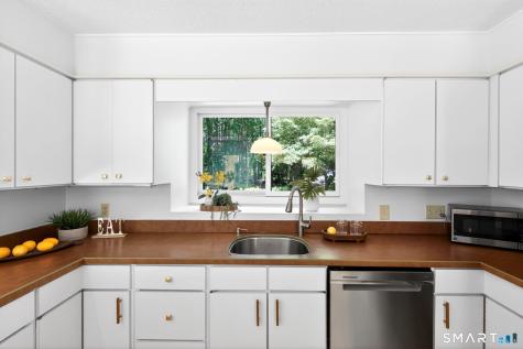17 Climax Road Simsbury CT 06070