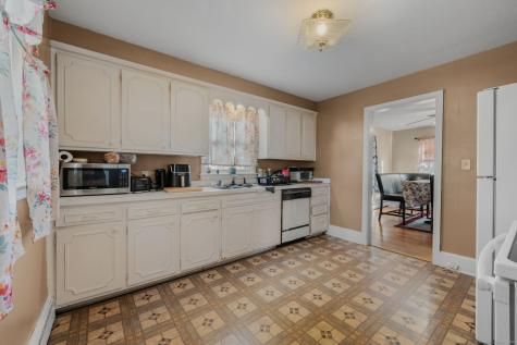 19 Dart Street New London CT 06320