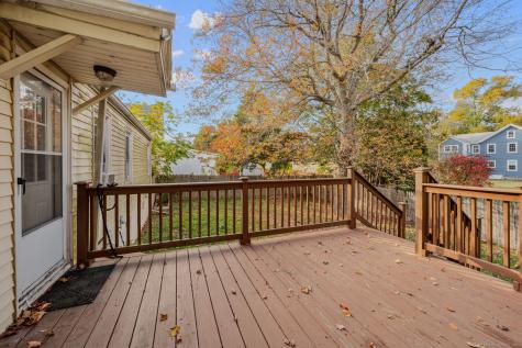 19 Dart Street New London CT 06320