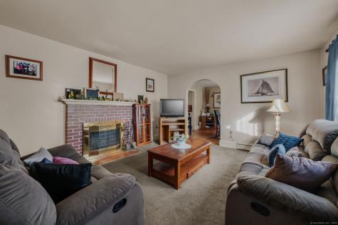 19 Dart Street New London CT 06320