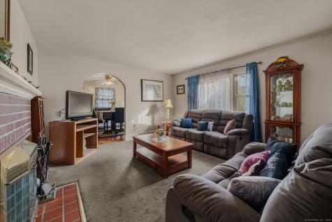 19 Dart Street New London CT 06320