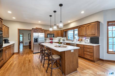 32 Sail Harbour Drive New Fairfield CT 06812